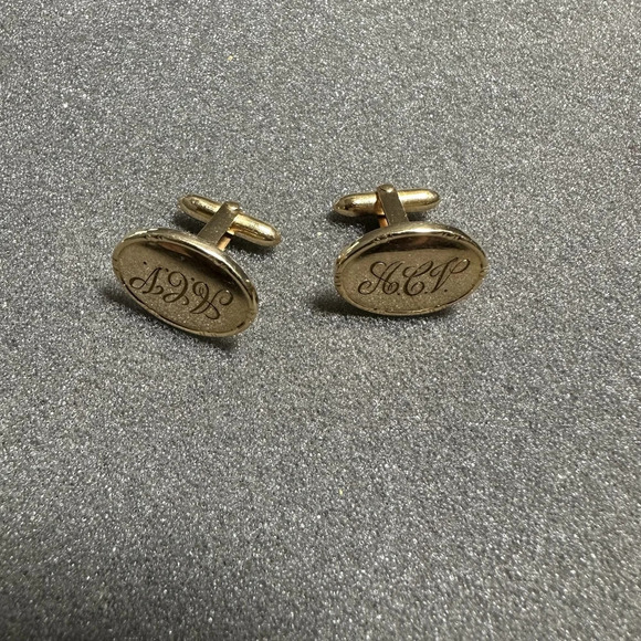 Vintage 14K Gold Filled Set Of Oval Bullet Back Cuff Links Engraved "A.C.V" show - Picture 1 of 8